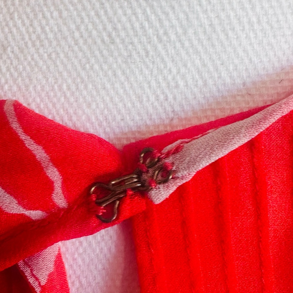 Diane Von Furstenberg Red and White Flutter Sleeve Blouse - Picture 5 of 9